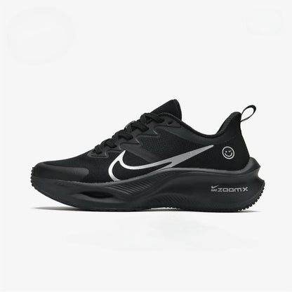 Nike sneakers black