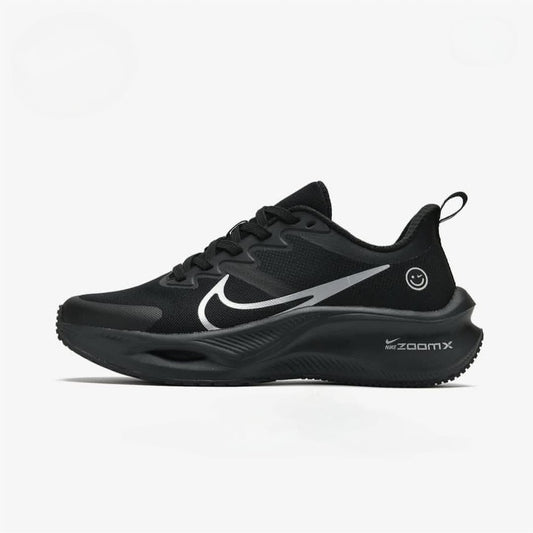 Nike sneakers black