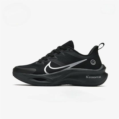 Nike sneakers black