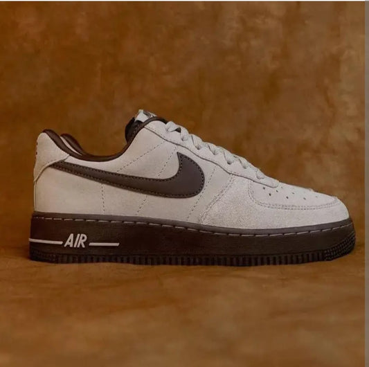 Nike sneakers white