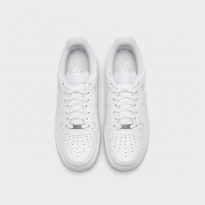 Air Force 1 Triple White – Flat lay top-down