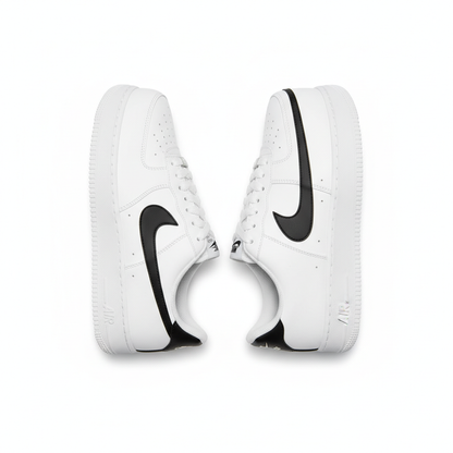 Air Force 1 White Black – Flat lay top-down